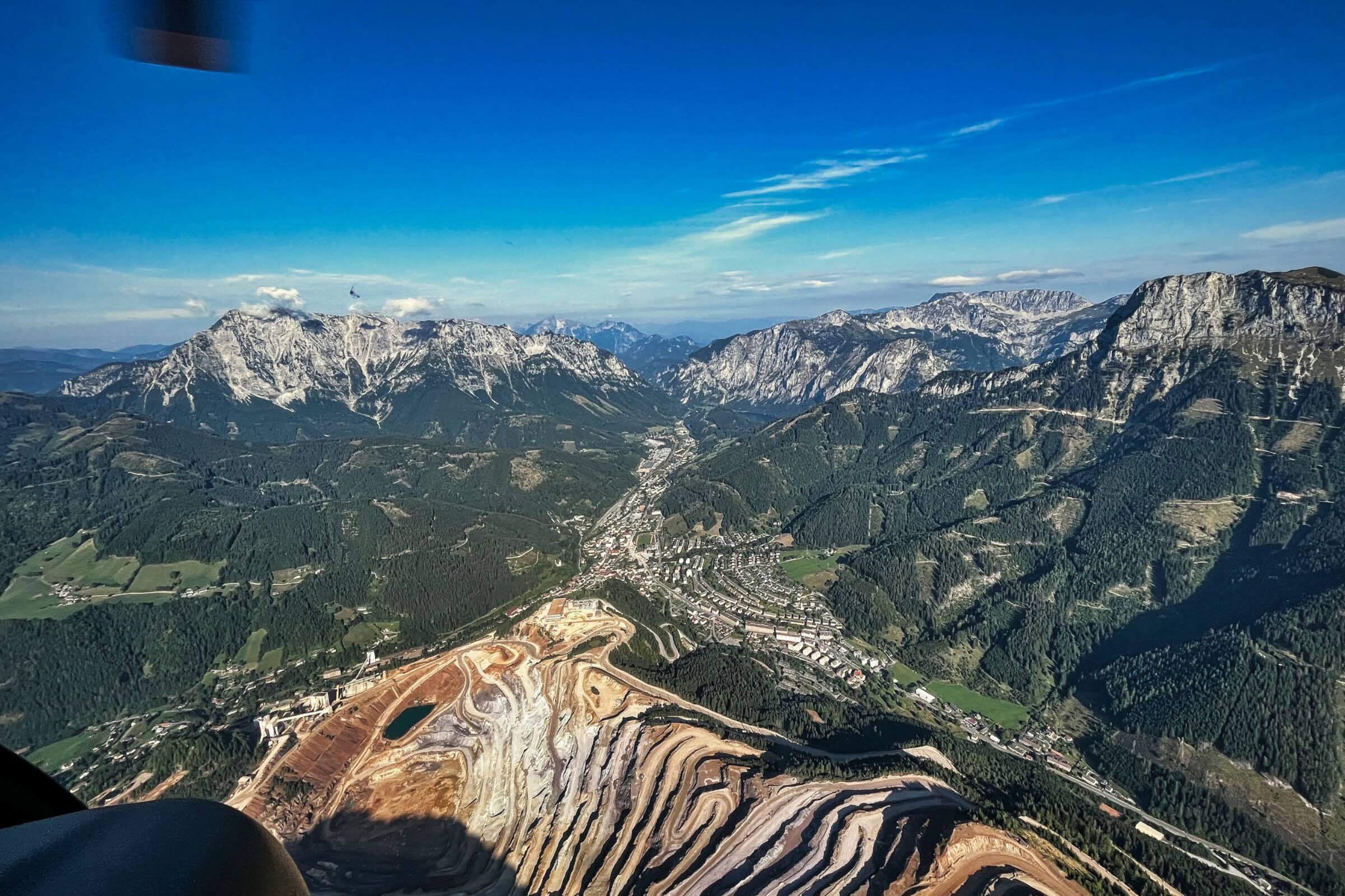 Gesäuse-Helikopter-Tour: Alpenpanorama & Erzberg-Erlebnis ab Niederöblarn - 50 min. 