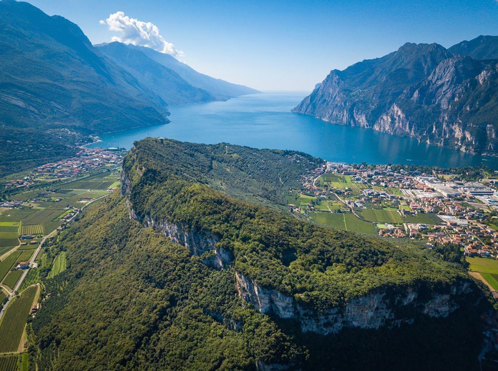 Helicopter Tour Lake Garda: Malcesine Scenic Flight - Large 60 Minutes
